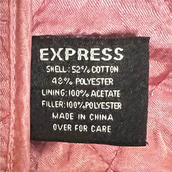 🤩 NEW ITEM! Express Women’s Pink Quilted Coat/Jacket with Gold Zippers - Picture 6 of 8